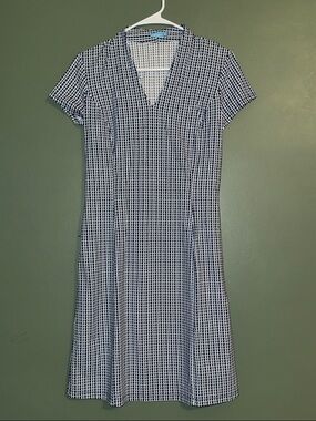 J. McLaughlin Ivana V-Neck Fitted Dress in a geometric print MED